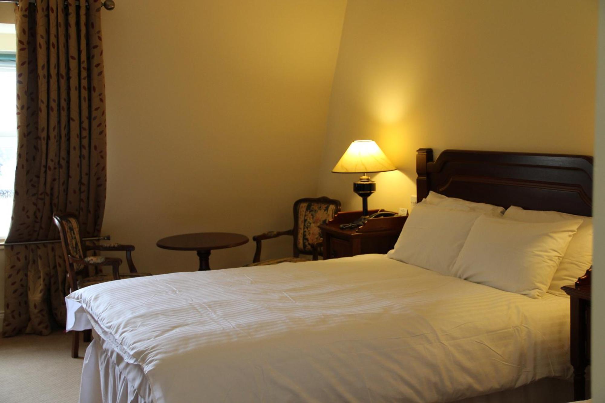 Mcsweeney Arms Hotel 킬라니 외부 사진